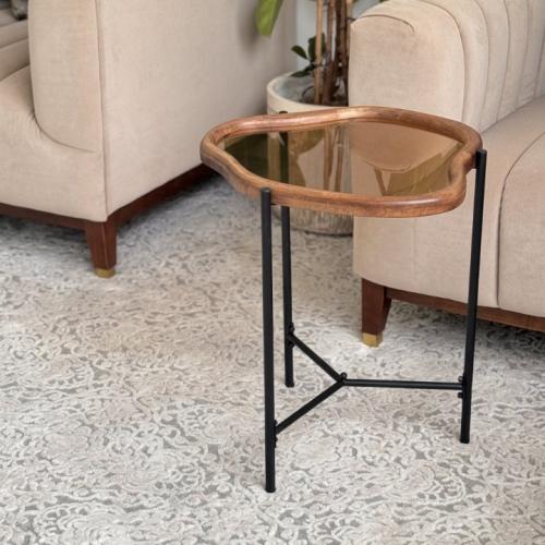 طاولة خشبية بشكل عصري