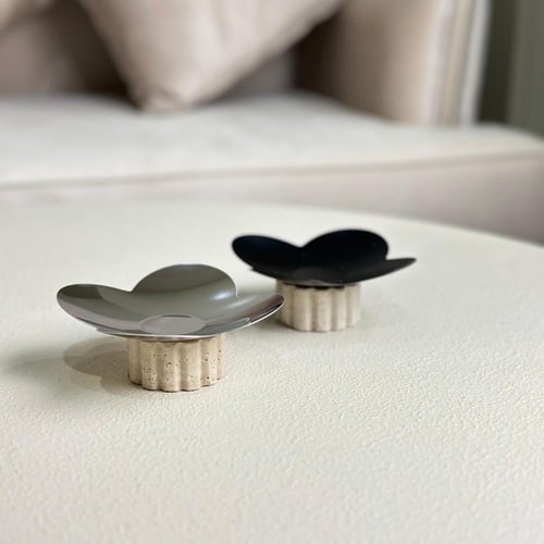 تقديمة معدن بقاعدة ترفنتينو