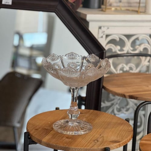 تقديمة زجاج بقاعدة