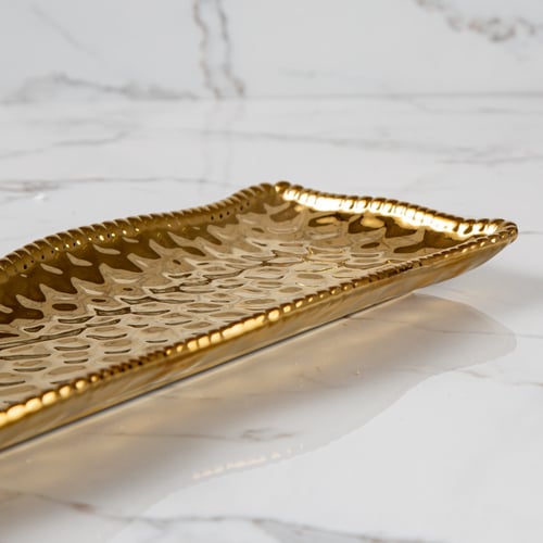 طبق تقديم ذهبي