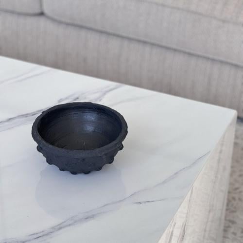 تقديمة اسود بشكل مميز