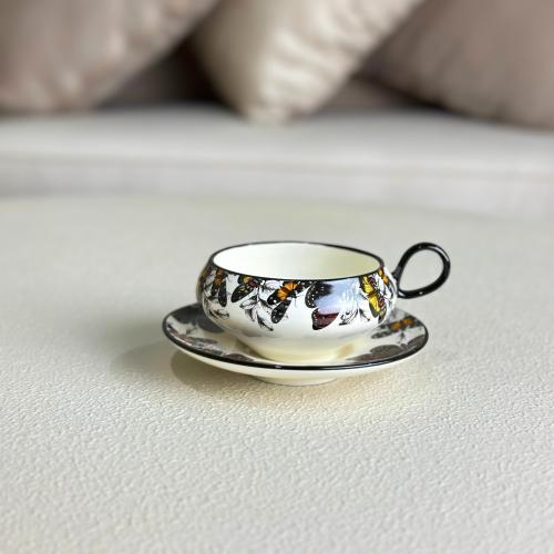 كوب سيراميك مع قاعدة