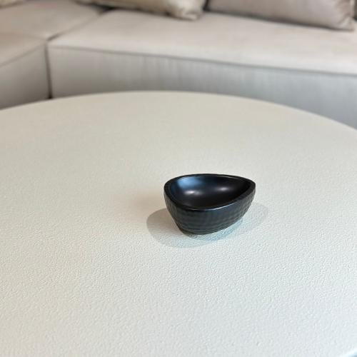 تقديمة سيراميك بلون اسود