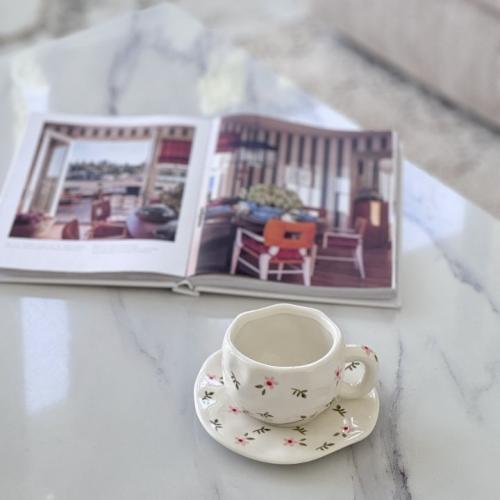 كوب سيراميك بقاعدة