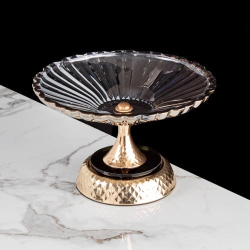 طبق تقديم ذهبي بقاعدة