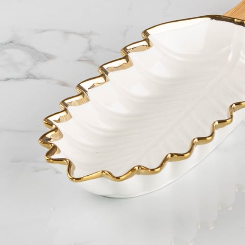 طبق تقديم بمقبض خشب أبيض