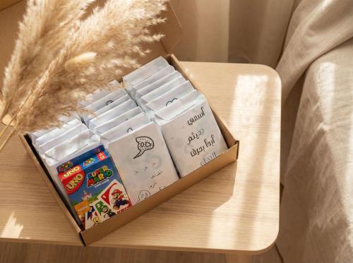 توزيعات حرف الهاء + ورق العاب أونو هدية