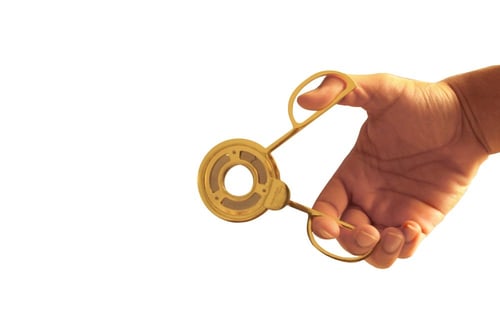 المقص العصري الذهبي