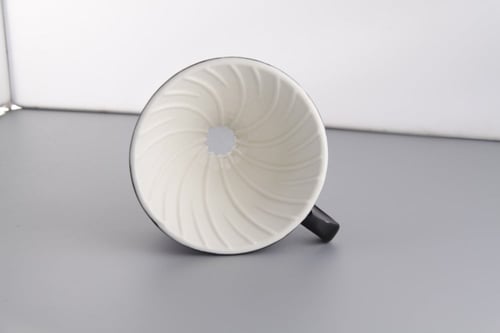 قمع V60 سيراميك متعدد الاحجام والالوان