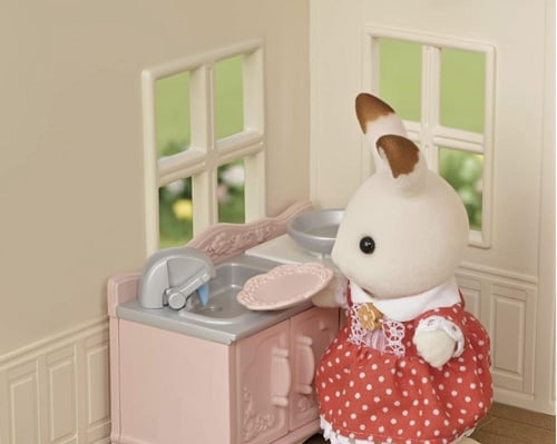 كوخ سيلفينيان فاميليز بسقف احمر