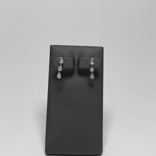 Diamond solitaire earrings, 18-karat gold