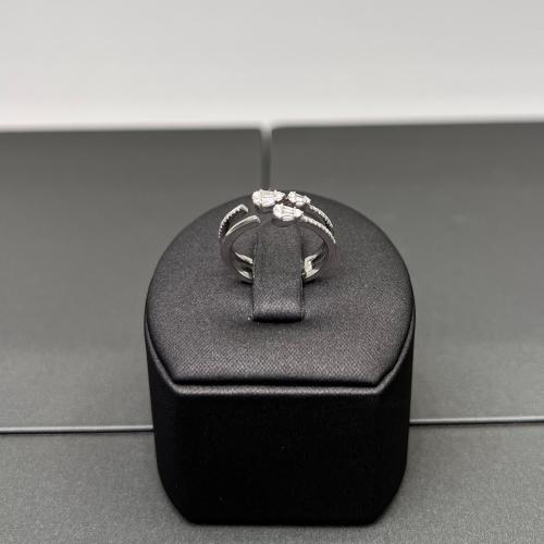 Diamond ring, 18-karat gold