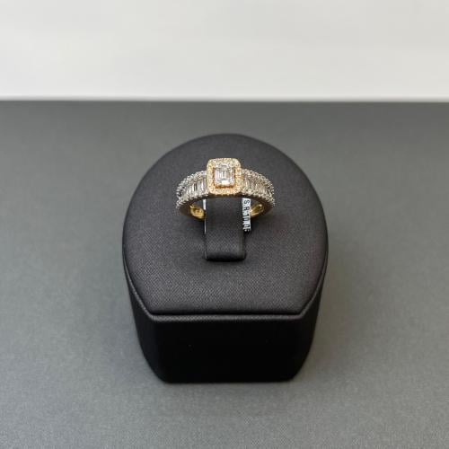 Diamond ring, 18-karat gold