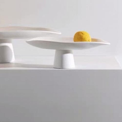 ستاند بتصميم فريد باللون الأبيض صغير