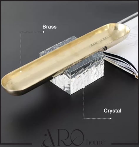 ستاند ذهبي صغير بقاعدة شفافة