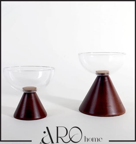 ستاند زجاج بقاعدة خشبية كبير