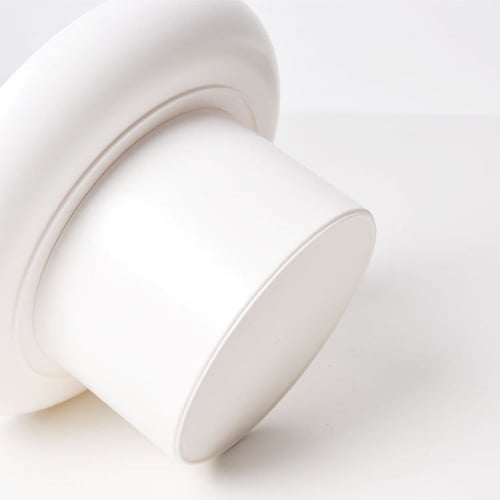 ستاند صغير باللون الأبيض للتقديم