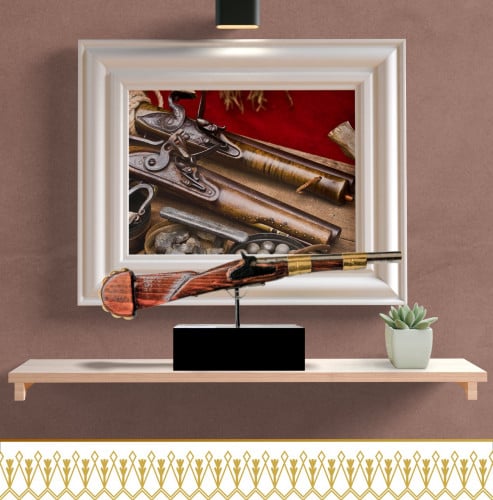 مجسم بندقية تراثية (مقمع) مع قاعدة خشبية