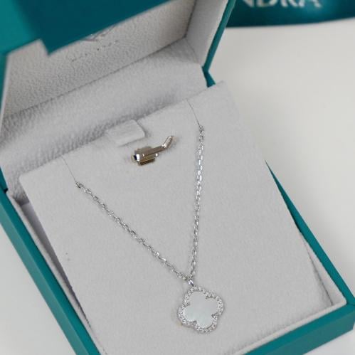 عقد فايندرا وردة