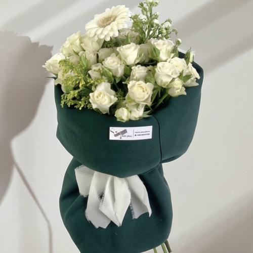 باقة ورد و بلوفر شتوي