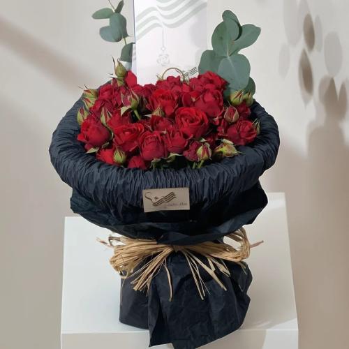 باقة اناقة حمراء