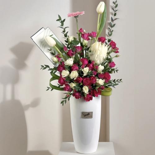 فازة بتلات الورد