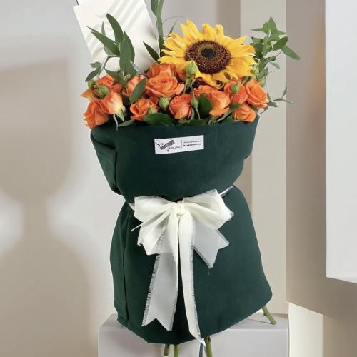 باقة ورد و بلوفر شتوي