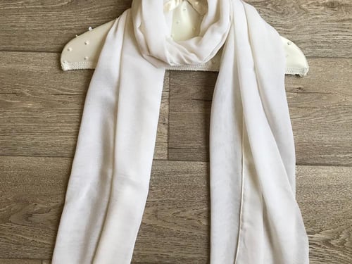 طرحة مطرزة بالاسم