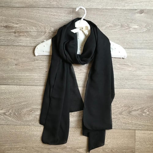 طرحة مطرزة بالاسم