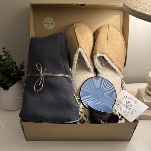 هدية تحتوي على: سليبر، شال صيفي، فنجان قهوة، صحن،...