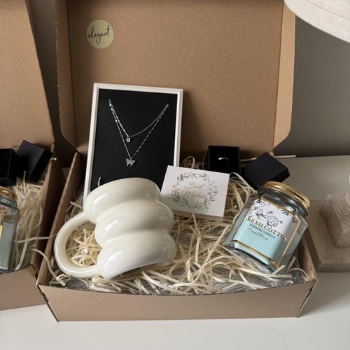 بوكسين تحتوي على، 2 كوب ، 2 قلادة، 2 شمعه، 2خاتم،...