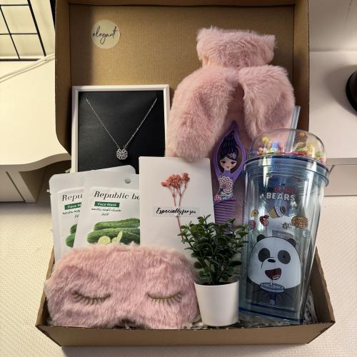 المحتويات: قلادة، غطاء عين، كمادة، مق، نبته، مشط ،...