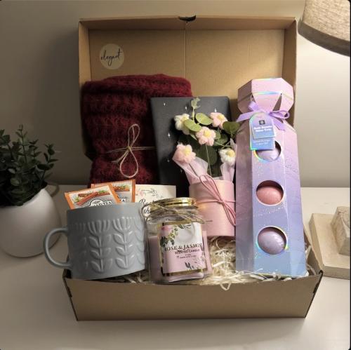 A gift containing: winter shawl, bath bombs, candl...