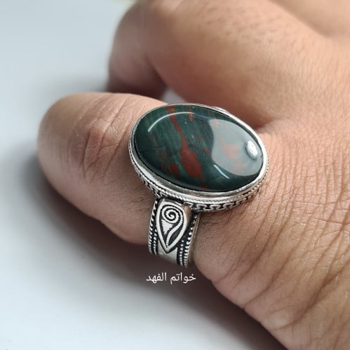 خاتم فضه فخم بحجر الدم اليمني النادر والمميز