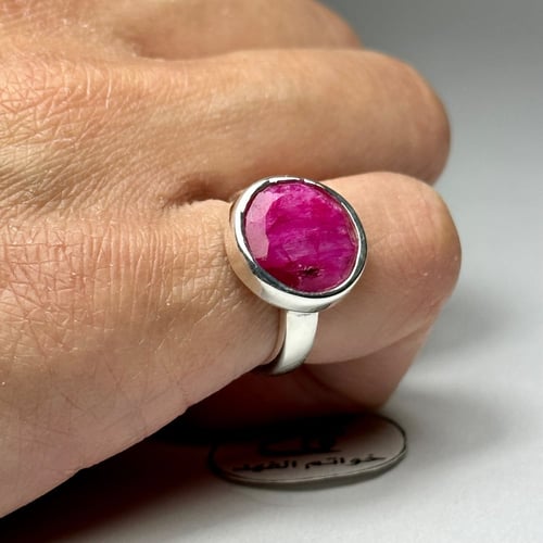 خاتم ملكي فخم بحجر ياقوت طبيعي فاخر