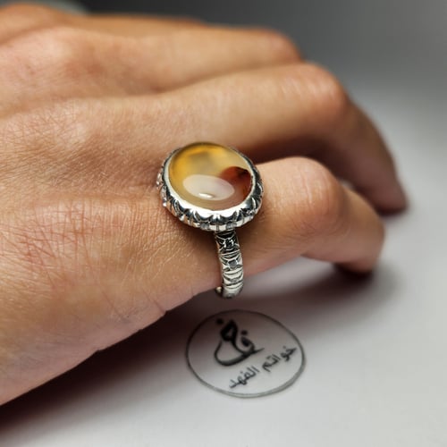 خاتم ملكي فخم بحجر عقيق يمني لون وتوهج مميز