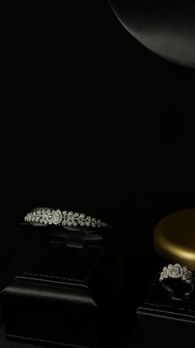 طقم فضه مرصع بالزركن السويسري تصميم الماس