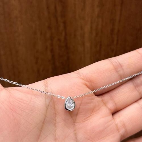 قلادة دمعة فضه تصميم الماس