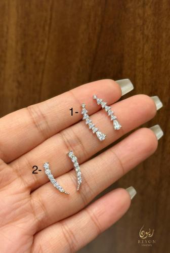 حلق فضه ناعم مرصع بالزركن السويسري تصميم الماس رقم...