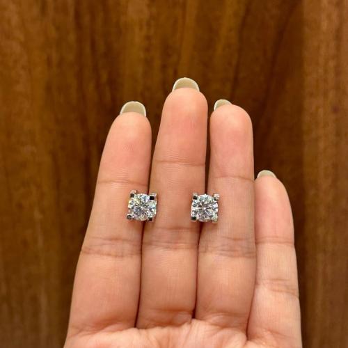 حلق فضه مرصع بالزركون السويسري