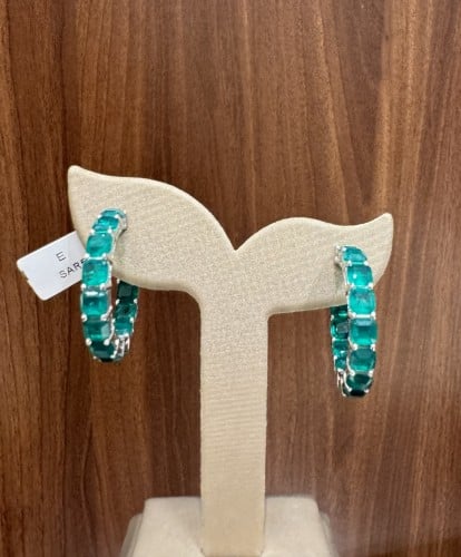 حلق فضه مرصع بالالماس الصناعي الاخظر