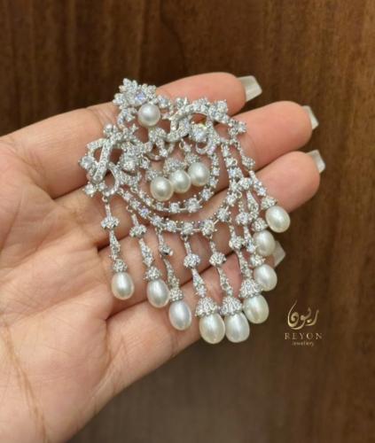 بروش فضة مرصع بالزركون السويسري مع لؤلؤ زراعي