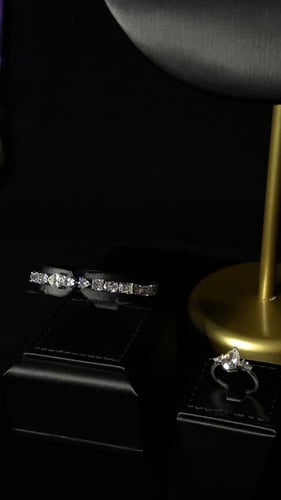 طقم فضه مرصع بالزركن السويسري تصميم الماس