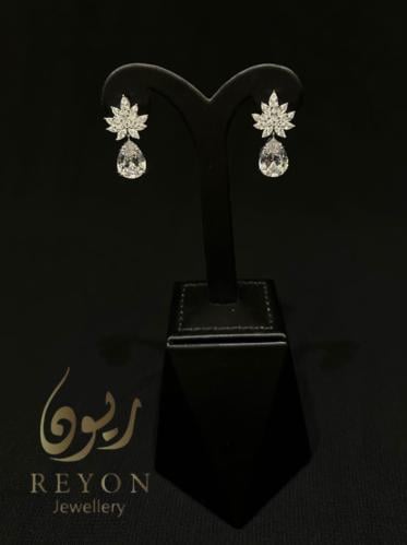 حلق فضه مرصع بالزركون السويسري لون ابيض