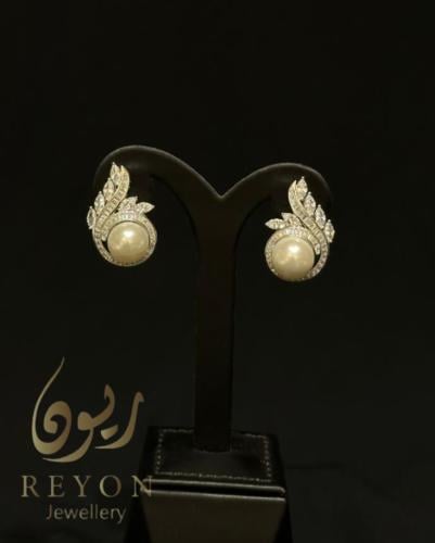 حلق فضه مرصع بالزركون السويسري مع لؤلؤ زراعي