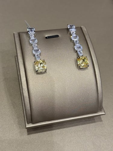 حلق فضه مرصع بالالماس الصناعي