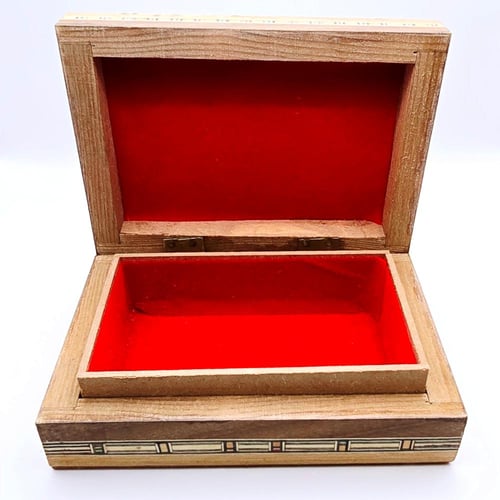 صندوق خشبي سيفين ونخلة