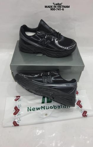 شوز 740 نسائي