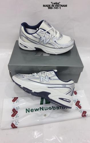 شوز 740 نسائي