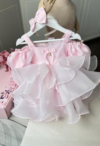 فستان باللون الزهري